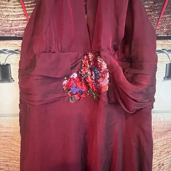 BCBG Max Azria Halter 100% Silk Chiffon Crimson Red Midi Dress Size 10 Low VNeck - Picture 3 of 9